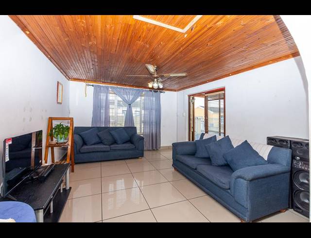 3 BEDROOM HOUSE FOR SALE IN WESTRIDGE